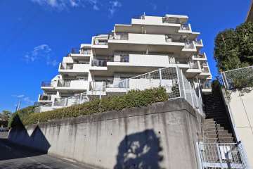 宮崎台ヒルズスカイマンションの外観（南側から）