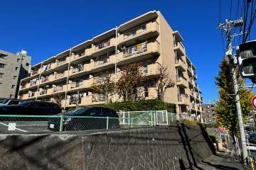 ウィンザーハイム鷺沼アーベインの外観（南東側から）