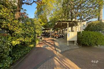 バイク置き場（屋根付き）