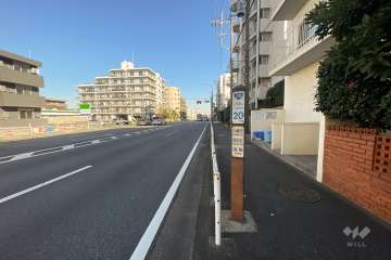 敷地北側の前面道路