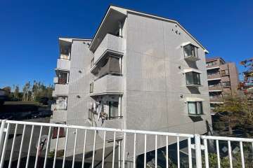 コルネージュ宮前の外観（南東側から）