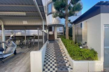 住戸入り口へのアプローチ