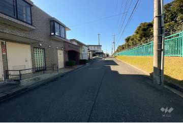 敷地北側の前面道路（東側から）