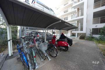 駐輪場とバイク置場