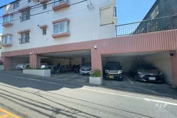 敷地内駐車場（屋内平面式）・駐輪場