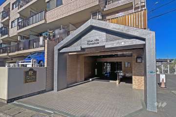 エントランスはオートロック付きです。