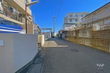 敷地南側前面道路（西側から）