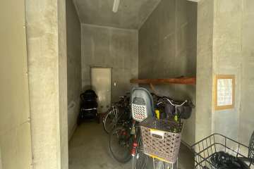 屋内に設けられた駐輪場