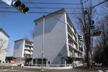 宮前平グリーンハイツ１６号棟の外観（南西側から）