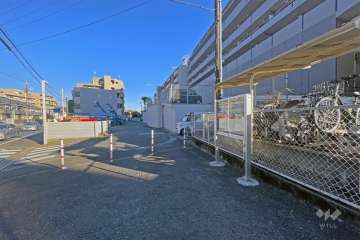 敷地北側前面道路（西側から）