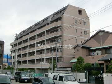 コスモコート西宮ベルジェの外観（南東側から）