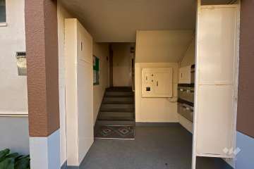 住戸入り口（共用ポスト）