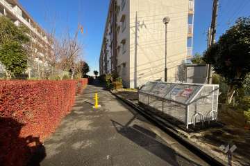 敷地北西側の通路（南西側から）