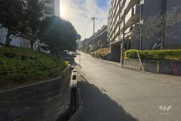敷地北東側の前面道路