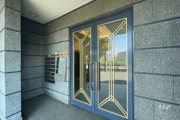 エントランスはオートロック付きです。