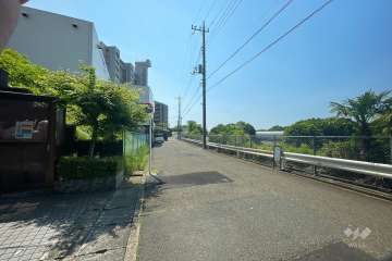 敷地北側の前面道路