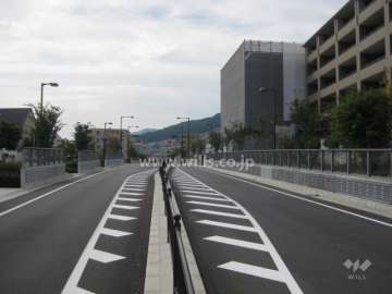 マンション南側には山手幹線が通っています。