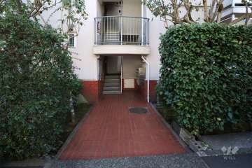 住戸入り口（共用ポスト）