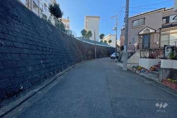 敷地北側の前面道路