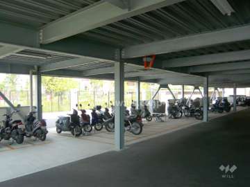 駐車場棟にあるバイク置場。