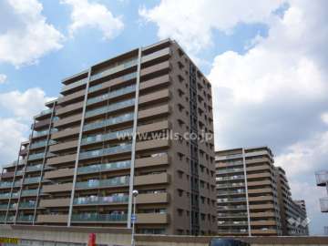 ロイヤルアーク甲子園フローレスの外観（南側から）