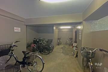 屋内に設けられた駐輪場
