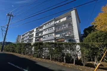 宮前平グリーンハイツ9号棟の外観（南東側から）