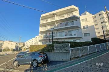 東急ドエル宮前平アネックスＢ棟の外観（南東側から）