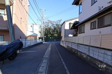 敷地東側の前面道路