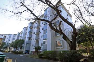 宮前平グリーンハイツ２７号棟の外観(北西側から)