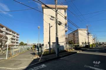 白幡台住宅12号棟の外観（南西側から）