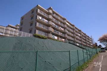 グリーンコーポ多摩プラザＡ棟の外観（南西側から）