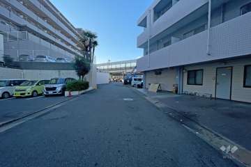敷地の北側前面道路（東側から）-(2)