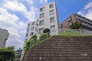 東急ドエル宮前平ビレジＢ棟の外観(南側から)