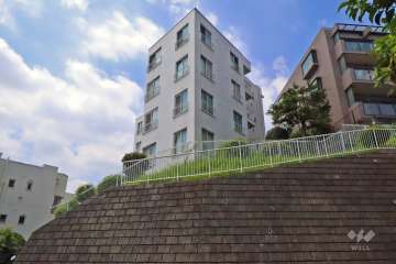 東急ドエル宮前平ビレジＢ棟の外観(東側から)
