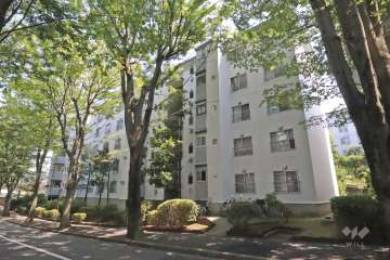 宮前平グリーンハイツ１４号棟の外観(北西側から)