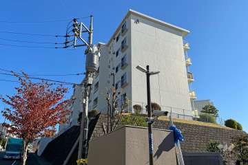 宮前平スカイヒルA棟の外観（西側から）