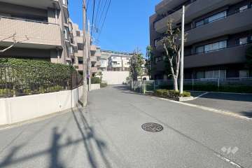 敷地北西側の前面道路