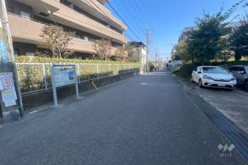 敷地南側の前面道路