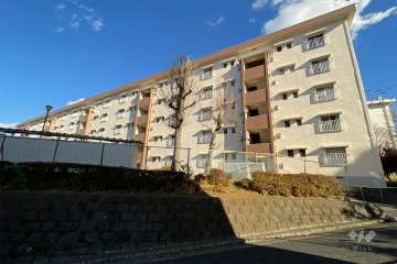 白幡台住宅４号棟の外観（南西側から）　　　