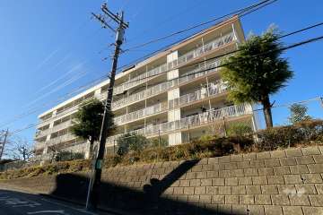 白幡台住宅１０号棟の外観（南東側から）