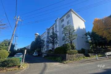 宮前平グリーンハイツ１１号棟の外観（南東側から）