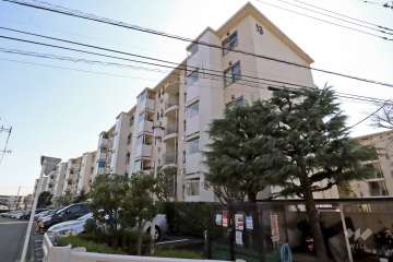 向ヶ丘遊園センチュリータウン13号棟の外観（北西側から）