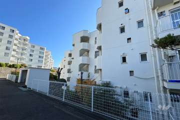 東急ドエル宮前平ビレジＡ棟の外観（北西側から）