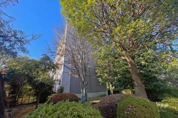 宮前平グリーンハイツ３２号棟の外観（西南側から）