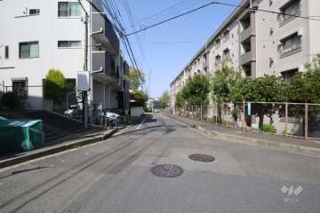 敷地北西側の前面道路