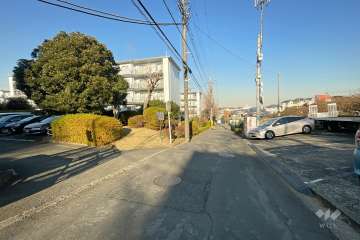 敷地南東側の前面道路