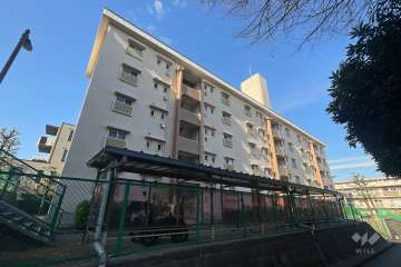 有馬南住宅３号棟の外観（南東側から）