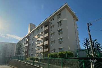 有馬南住宅３号棟の外観（北東側から）