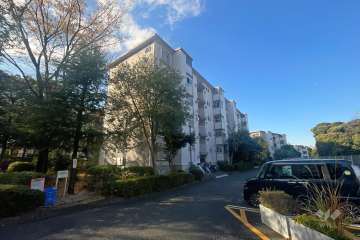 宮前平グリーンハイツ48号棟の外観（北東側から）